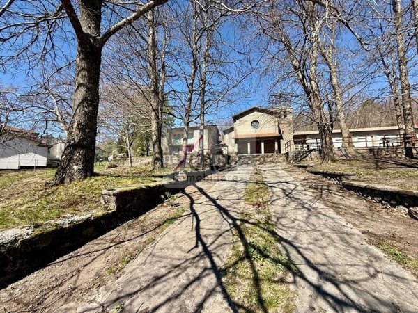 esavano in vendita a Santa Fiora in zona Bagnolo