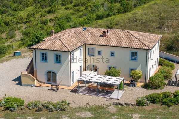 casa indipendente in vendita a Santa Fiora in zona Marroneto