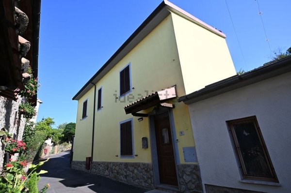 appartamento in vendita a Santa Fiora in zona Bagnore