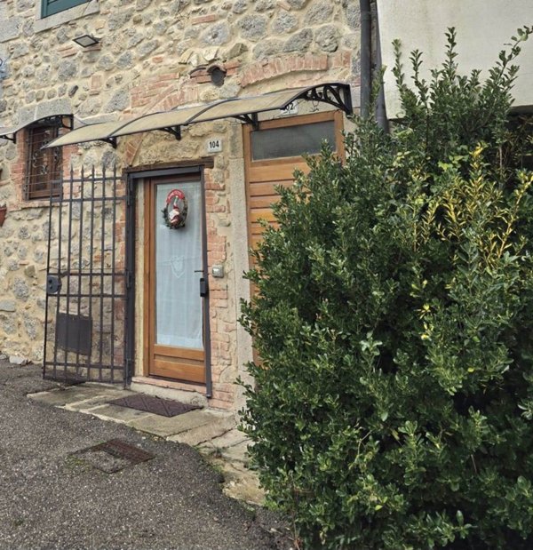 casa indipendente in vendita a Santa Fiora in zona Marroneto
