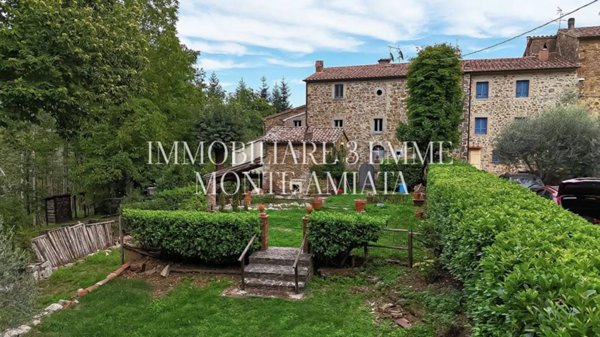 casa indipendente in vendita a Santa Fiora in zona Selva