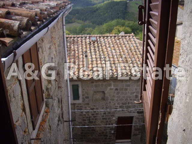appartamento in vendita a Santa Fiora in zona Marroneto