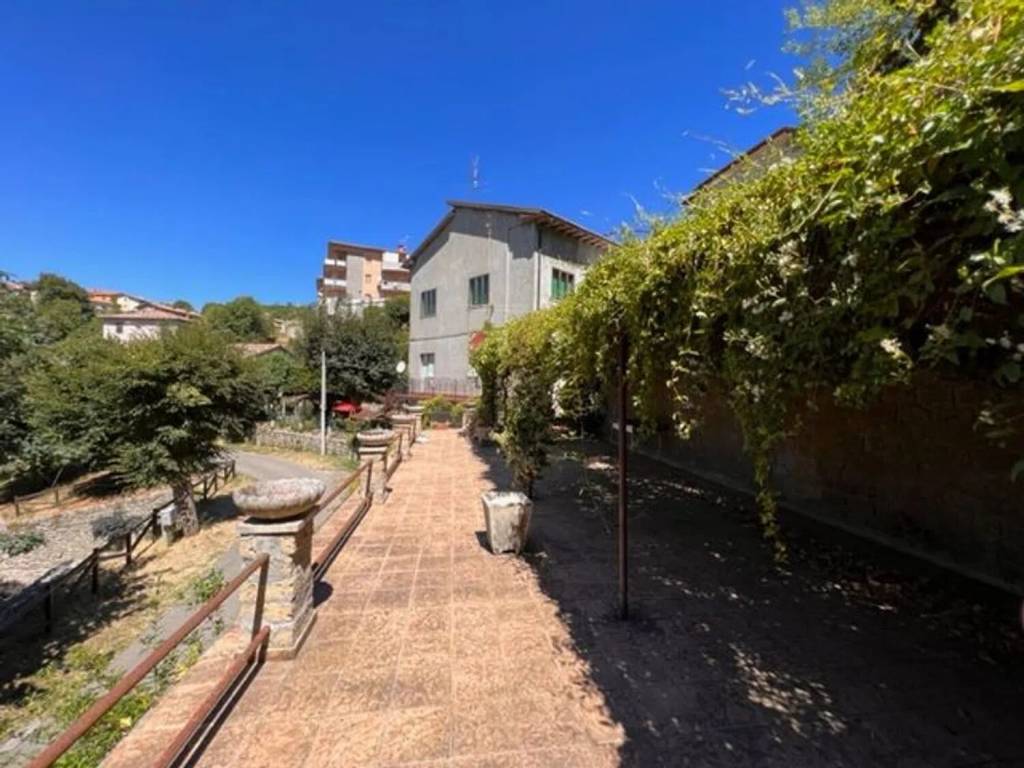 appartamento in vendita a Santa Fiora in zona Marroneto