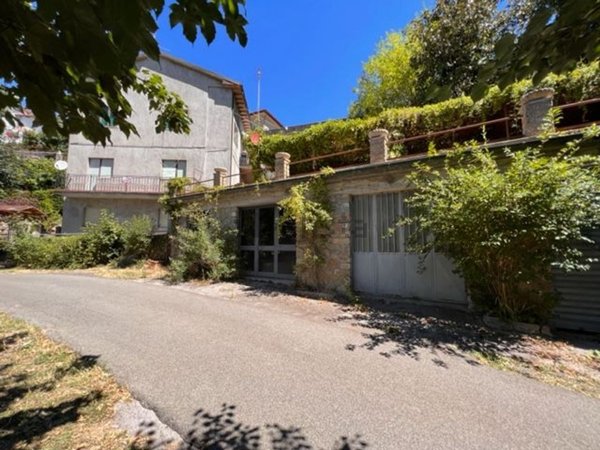 appartamento in vendita a Santa Fiora in zona Marroneto