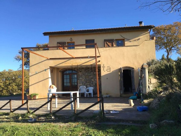 casa indipendente in vendita a Scansano