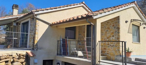 casa indipendente in vendita a Scansano