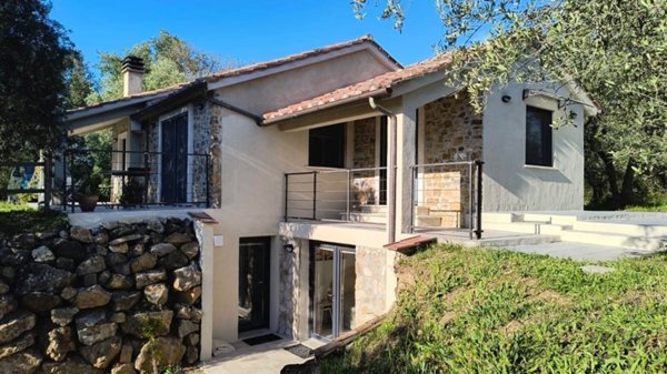 casa indipendente in vendita a Scansano