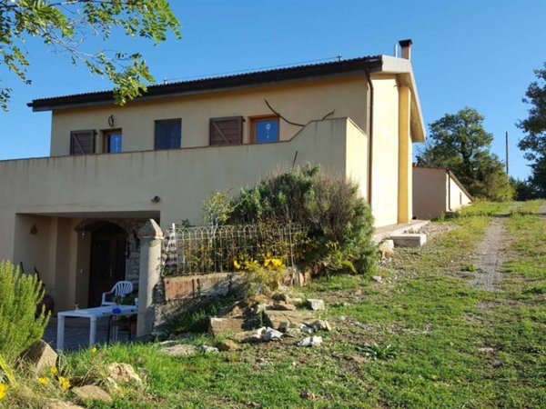 casa indipendente in vendita a Scansano