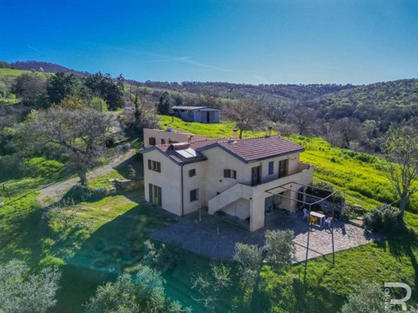 casa indipendente in vendita a Scansano