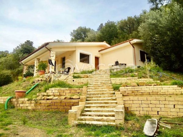 casa indipendente in vendita a Scansano in zona Montorgiali