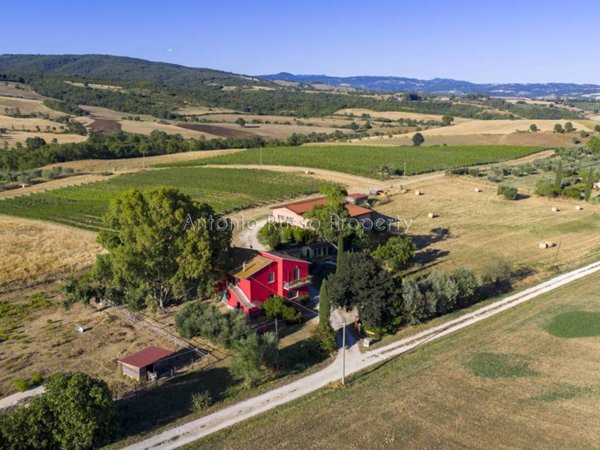 casa indipendente in vendita a Scansano