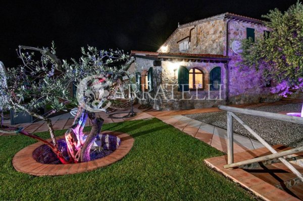 casale in vendita a Scansano