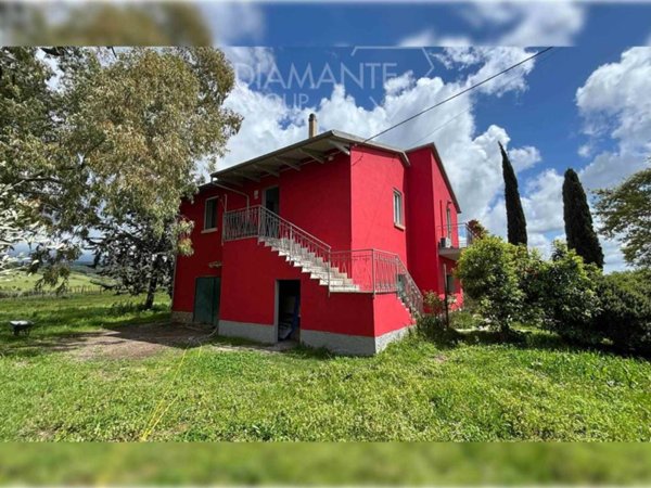 casa indipendente in vendita a Scansano