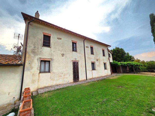 casa indipendente in vendita a Scansano