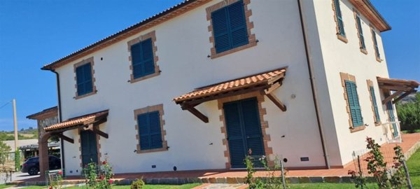 casa indipendente in vendita a Scansano