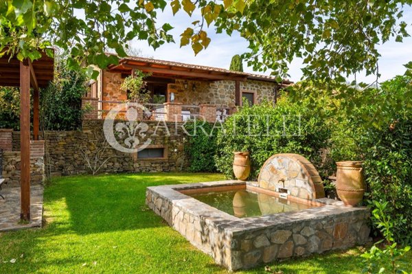 casa indipendente in vendita a Scansano