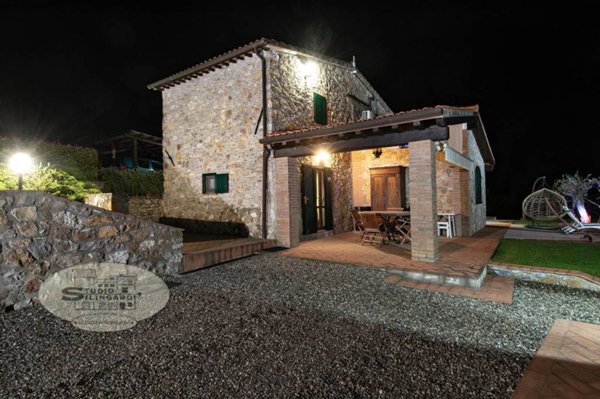 casa indipendente in vendita a Scansano