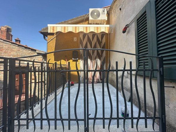 appartamento in vendita a Scansano in zona Montorgiali