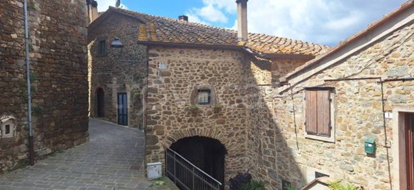 appartamento in vendita a Scansano in zona Montorgiali