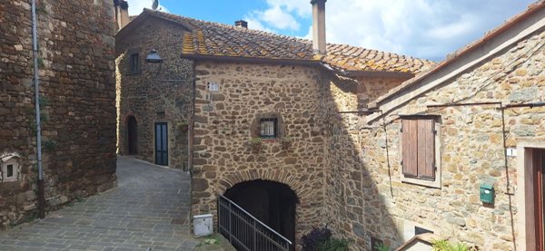 appartamento in vendita a Scansano in zona Montorgiali