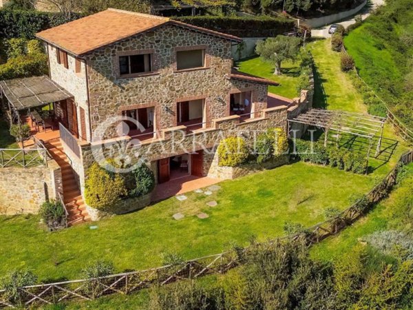 casa indipendente in vendita a Scansano