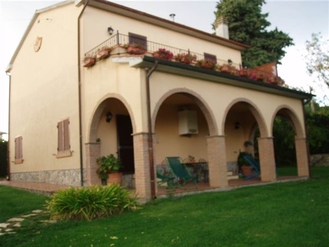 casa indipendente in vendita a Scansano