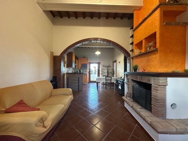 appartamento in vendita a Scansano in zona Montorgiali