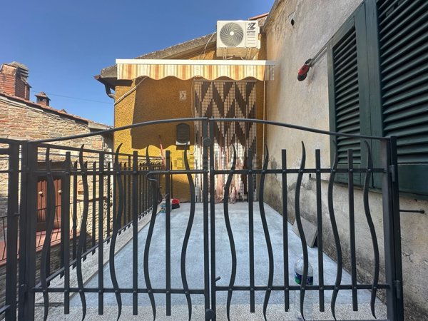 appartamento in vendita a Scansano in zona Montorgiali