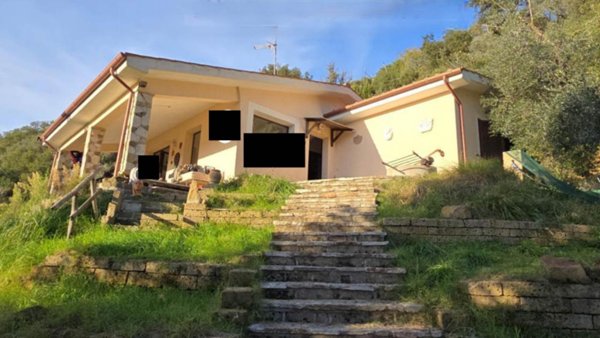 villa in vendita a Scansano in zona Montorgiali