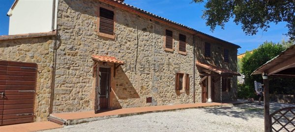 casale in vendita a Scansano