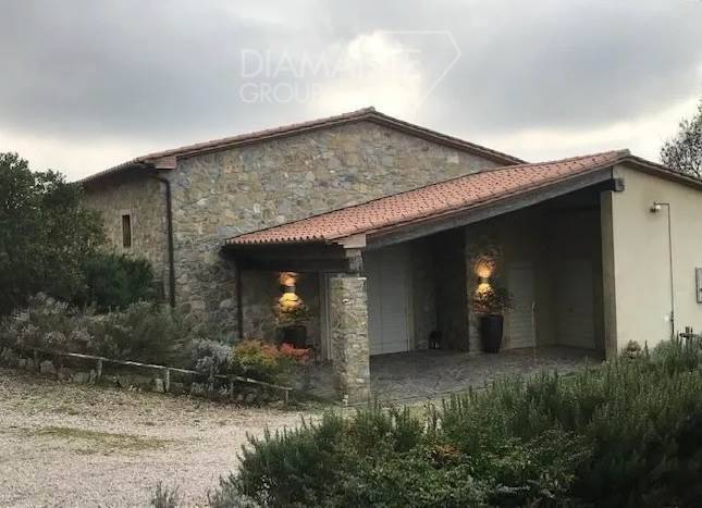casa indipendente in vendita a Scansano