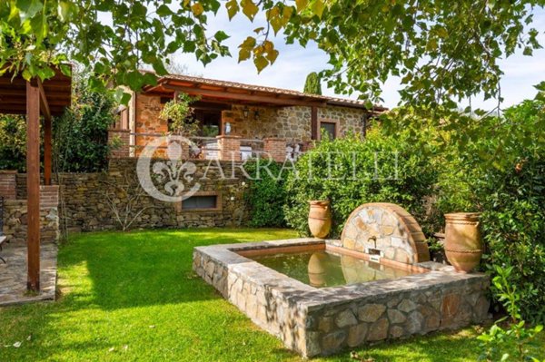 casa indipendente in vendita a Scansano