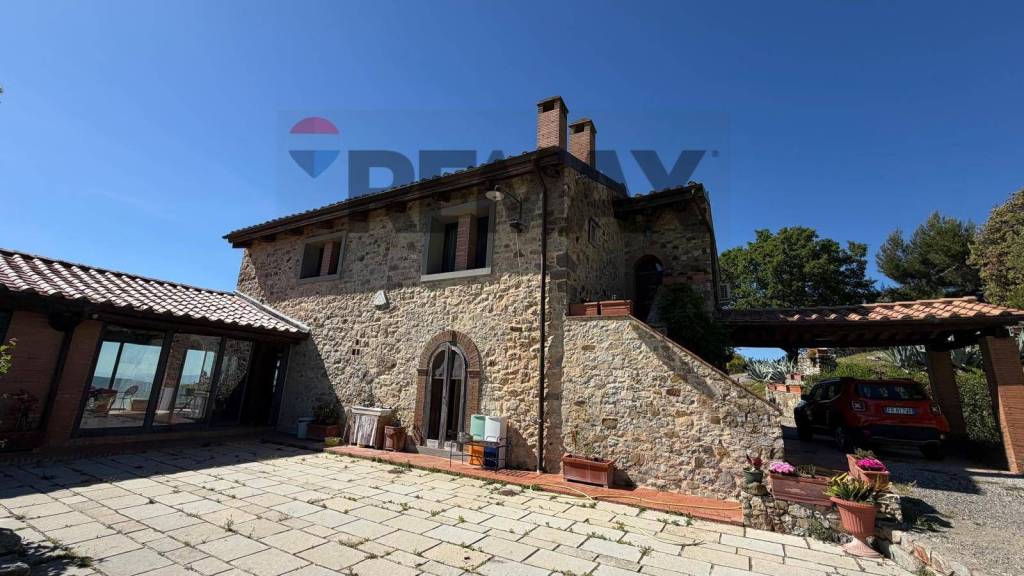 casa indipendente in vendita a Scansano