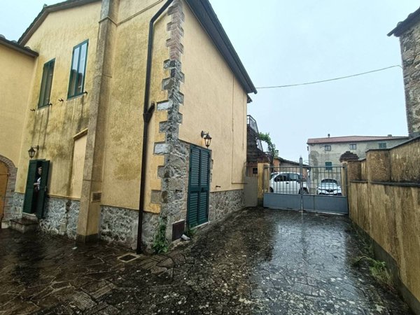 appartamento in vendita a Scansano in zona Murci
