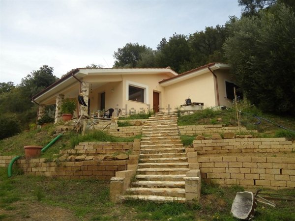 casa indipendente in vendita a Scansano in zona Montorgiali