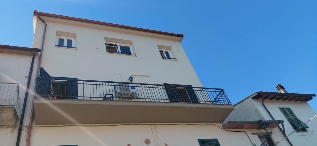 appartamento in vendita a Scansano in zona Montorgiali