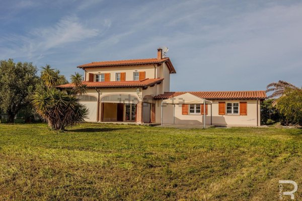 casa indipendente in vendita a Scarlino