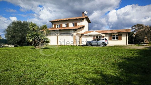casa indipendente in vendita a Scarlino