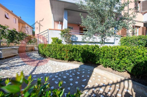 appartamento in vendita a Scarlino in zona Scarlino Scalo