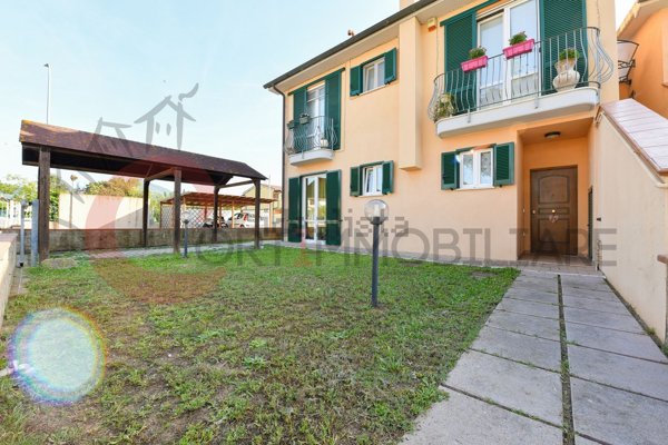 appartamento in vendita a Scarlino in zona Le Case