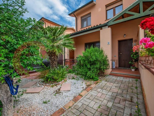 casa indipendente in vendita a Scarlino in zona Scarlino Scalo