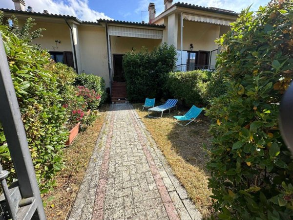 casa indipendente in vendita a Scarlino in zona Scarlino Scalo