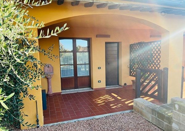 appartamento in vendita a Scarlino in zona Scarlino Scalo