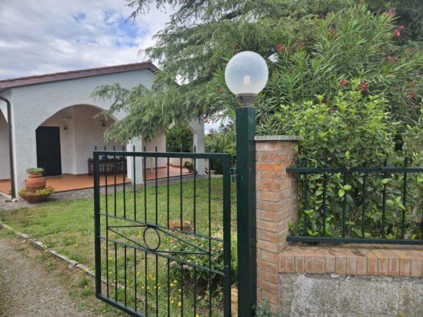 casa indipendente in vendita a Scarlino