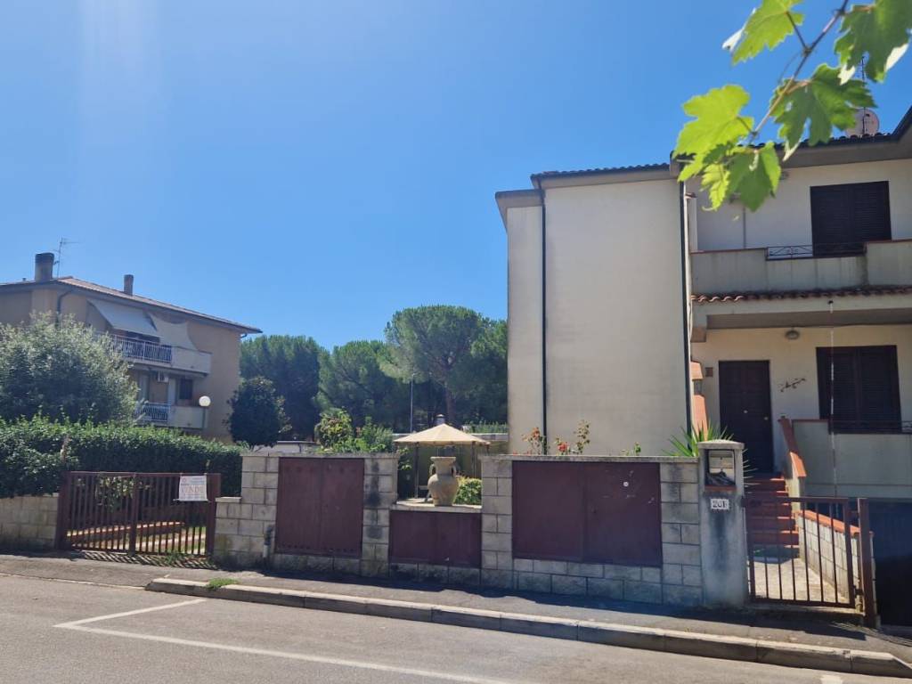 casa indipendente in vendita a Scarlino in zona Scarlino Scalo