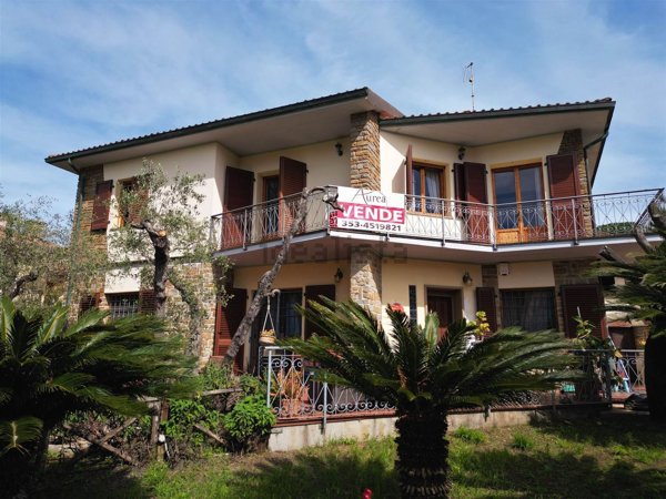 casa indipendente in vendita a Scarlino in zona Puntone