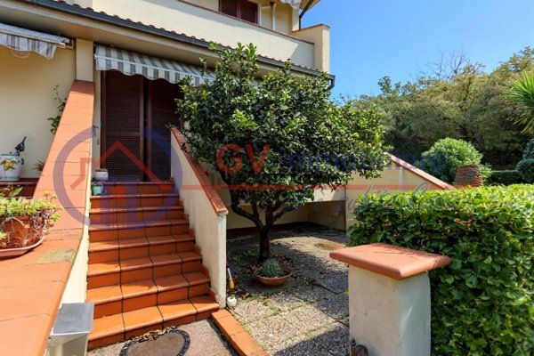 appartamento in vendita a Scarlino in zona Puntone