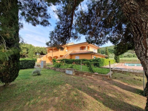 negozio in vendita a Scarlino in zona Puntone