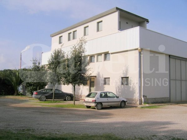 locale commerciale in vendita a Scarlino in zona Puntone