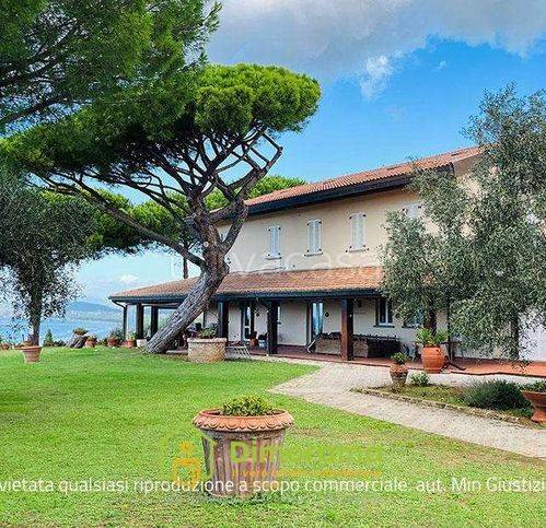 villa in vendita a Scarlino in zona Puntone